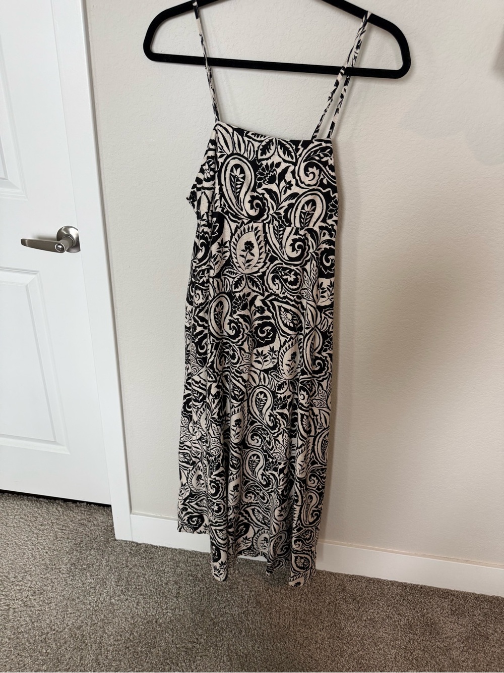 CARLY JEAN LOS ANGELES Black & Cream Paisley Spaghetti Strap Maxi Dress